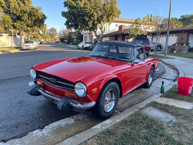 Triumph-Tr6-1974-Red-2