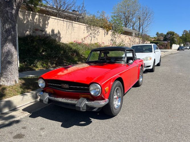 Triumph-Tr6-1974-Red-7