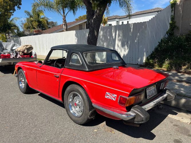 Triumph-Tr6-1974-Red-8