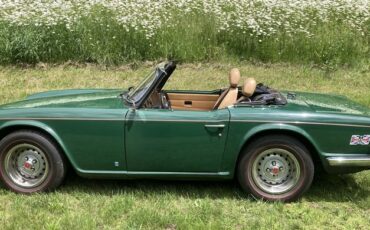 Triumph-Tr6-1975-British-Racing-Green-Beige