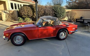 Triumph-Tr6-1976-Pimento-Red-Beige