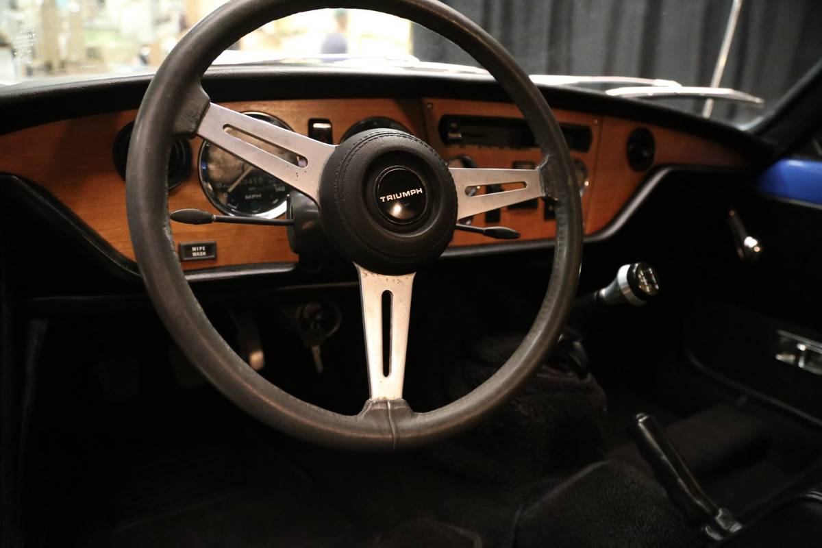 Triumph-gt6-1973-20