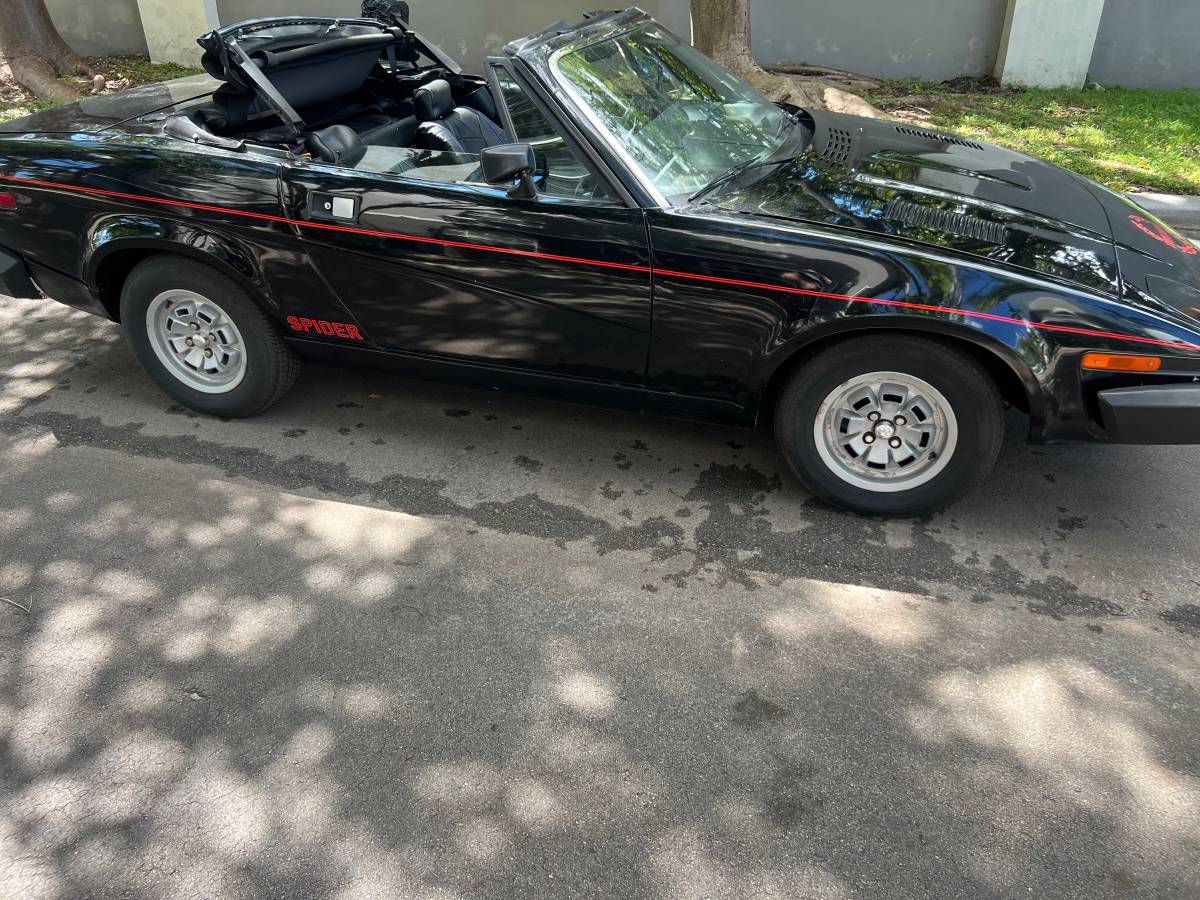 Triumph-spider-1980-14
