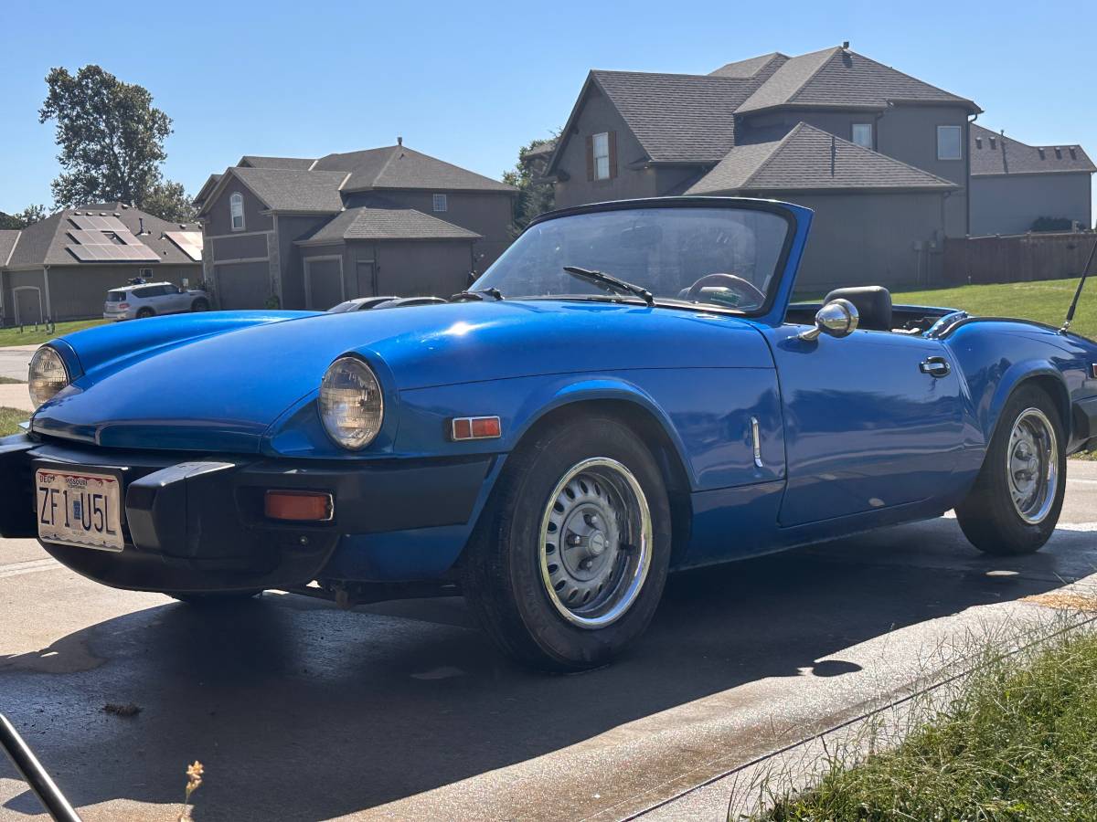 Triumph-spitfire-1500-1980-blue-1
