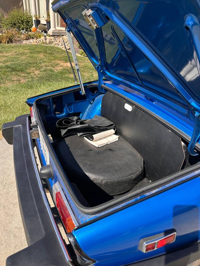 Triumph-spitfire-1500-1980-blue-10