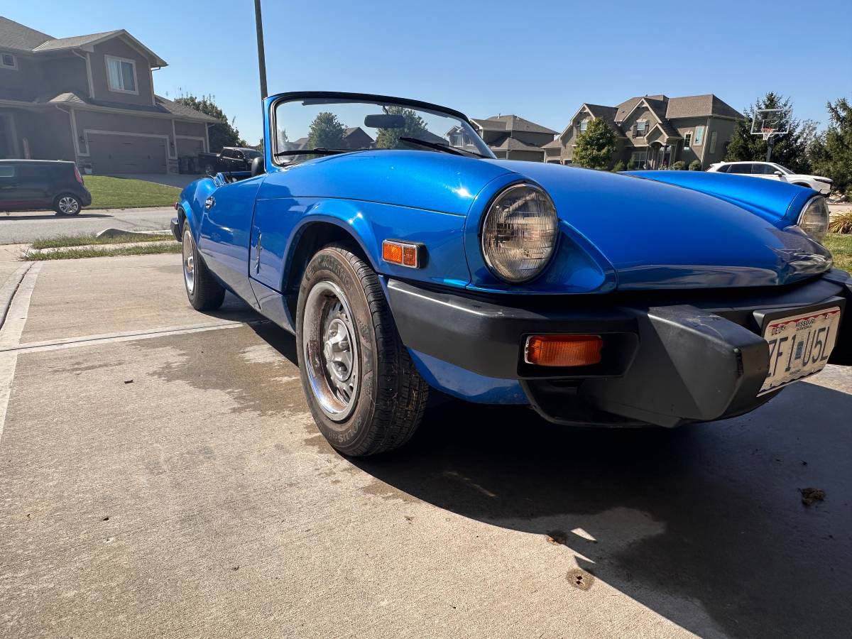 Triumph-spitfire-1500-1980-blue-11