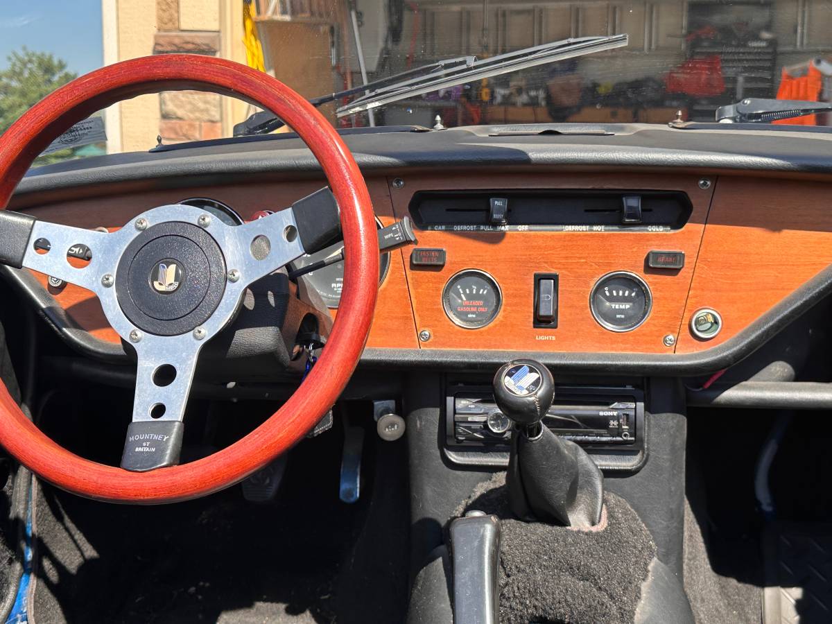 Triumph-spitfire-1500-1980-blue-3