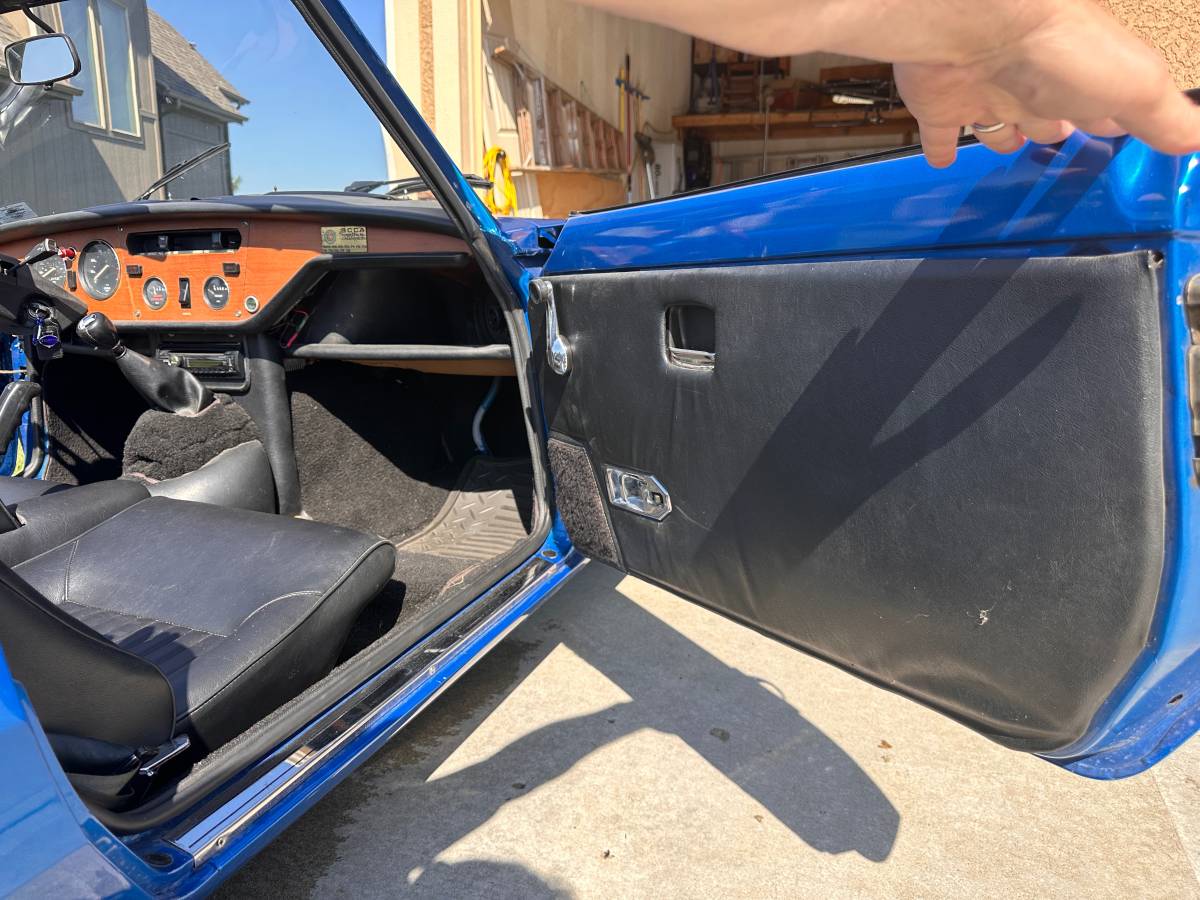 Triumph-spitfire-1500-1980-blue-9