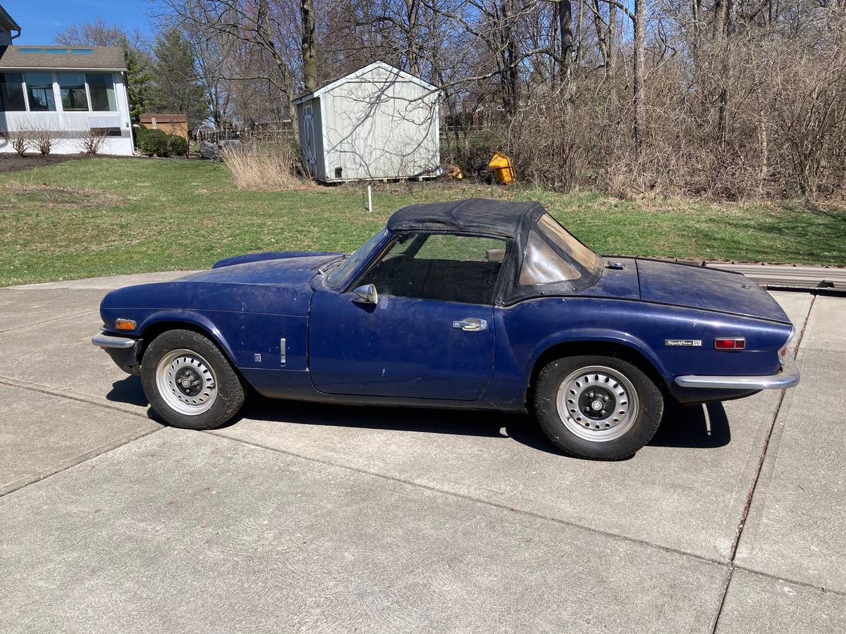 Triumph-spitfire-1972-blue-1