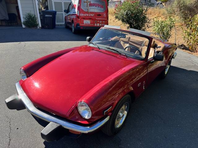 Triumph-spitfire-1975-red-10
