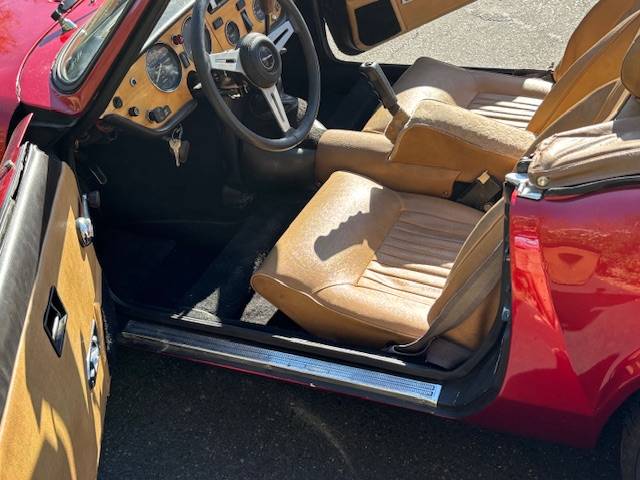 Triumph-spitfire-1975-red-7