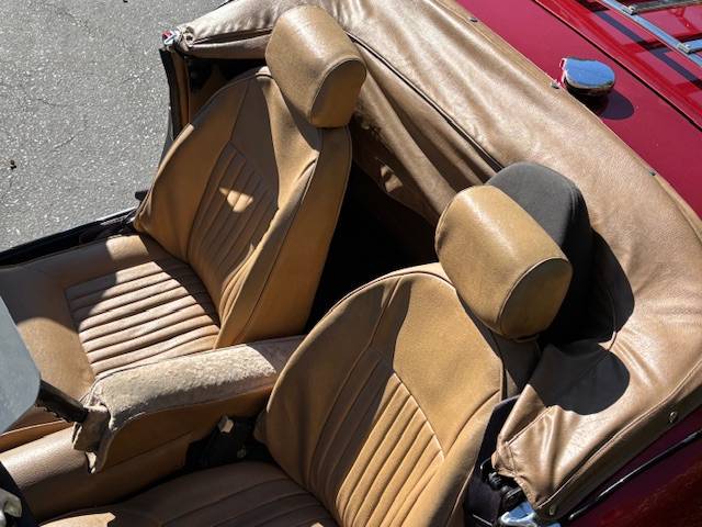 Triumph-spitfire-1975-red-8