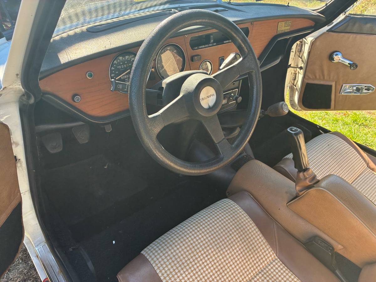 Triumph-spitfire-1980-red-15