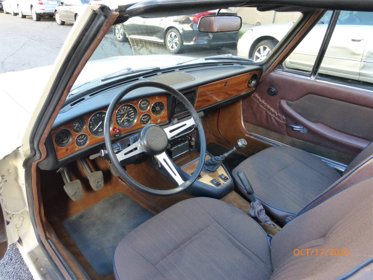 Triumph-stag-1973-white-13