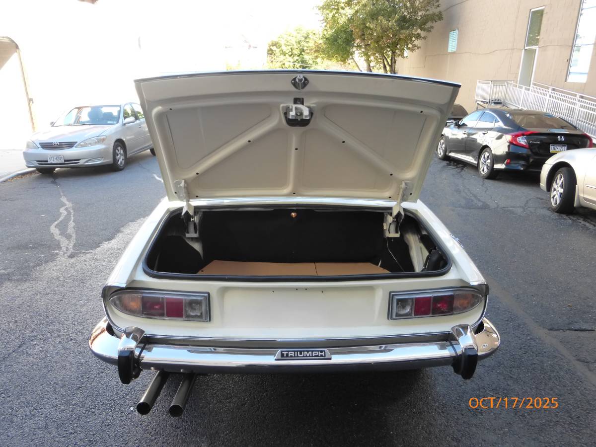 Triumph-stag-1973-white-19