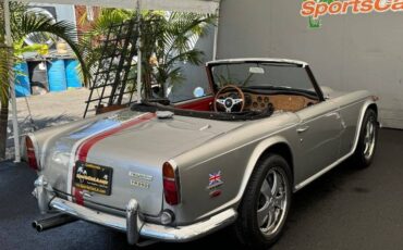 Triumph-tr250-1968-11