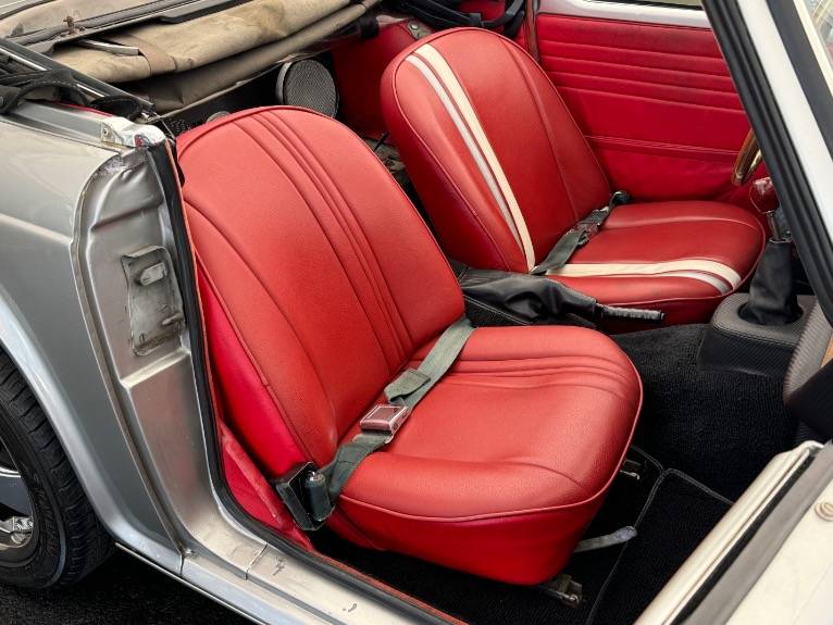 Triumph-tr250-1968-15