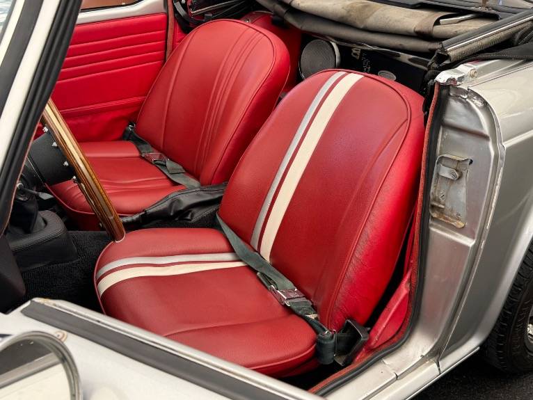 Triumph-tr250-1968-16