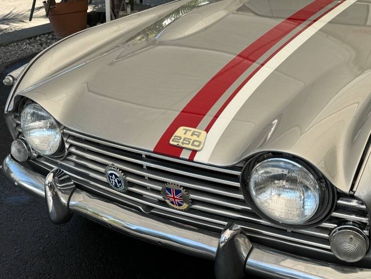 Triumph-tr250-1968-19