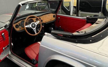 Triumph-tr250-1968-20