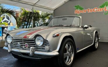 Triumph-tr250-1968-22