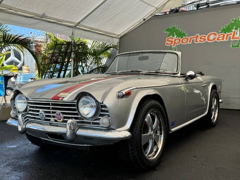 Triumph-tr250-1968-22