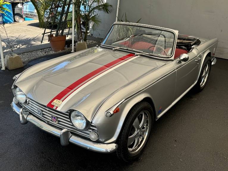 Triumph-tr250-1968-28