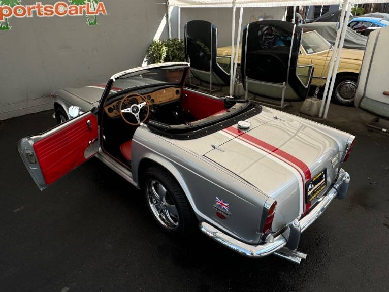 Triumph-tr250-1968-29
