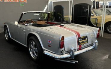 Triumph-tr250-1968-32