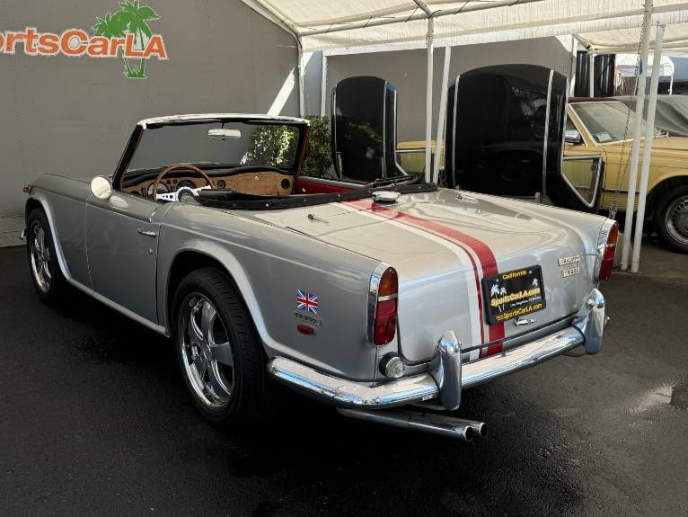 Triumph-tr250-1968-32