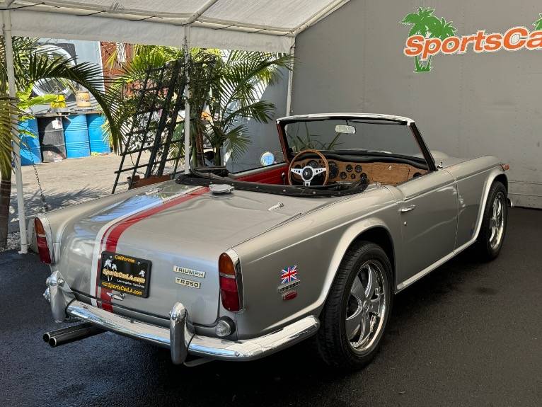 Triumph-tr250-1968-33
