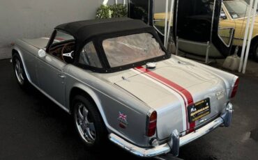 Triumph-tr250-1968-34