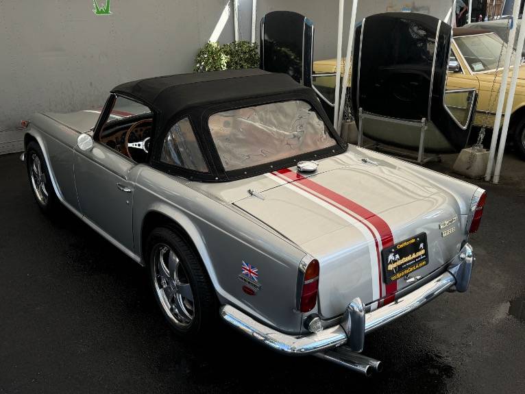 Triumph-tr250-1968-34