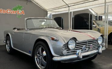Triumph-tr250-1968