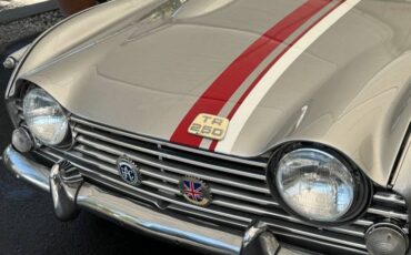 Triumph-tr250-1968-39