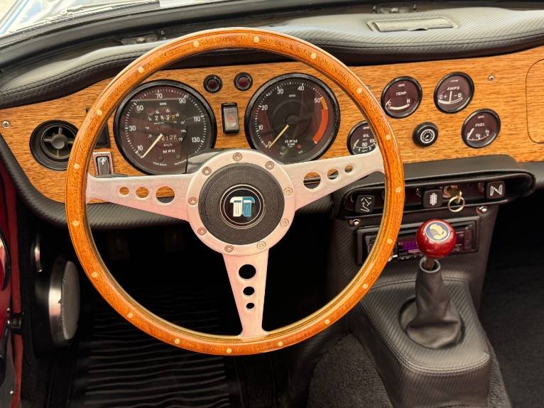 Triumph-tr250-1968-4