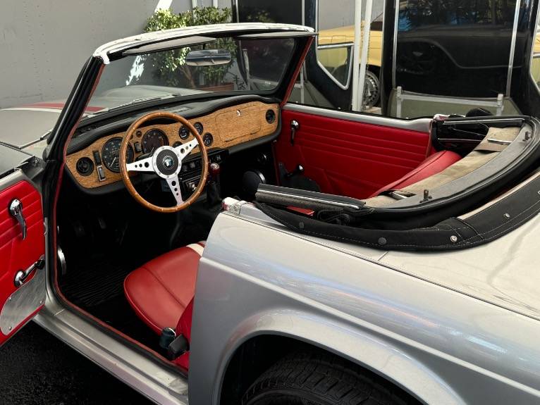 Triumph-tr250-1968-42
