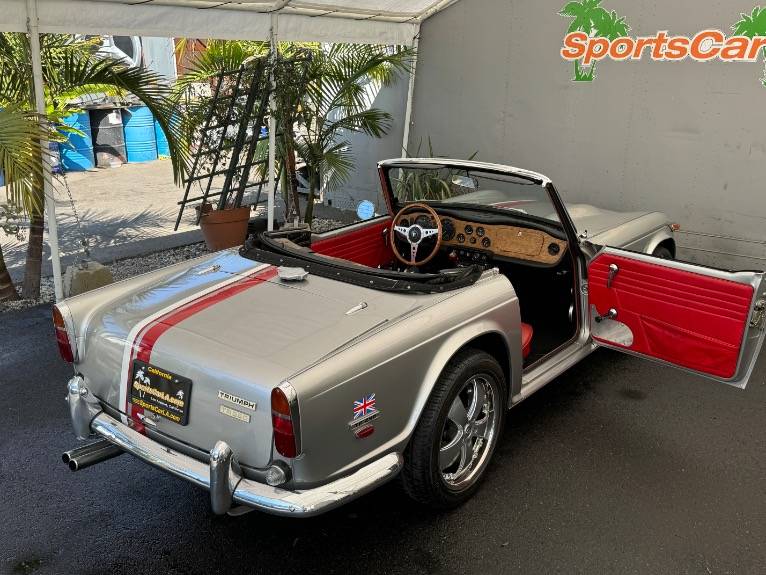 Triumph-tr250-1968-6