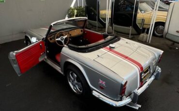 Triumph-tr250-1968-8