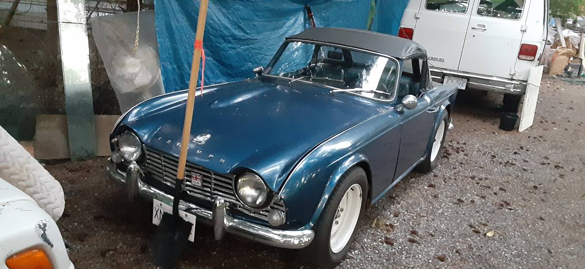 Triumph-tr4-1965-blue-1