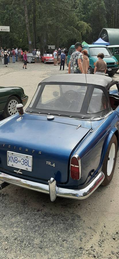 Triumph-tr4-1965-blue-13