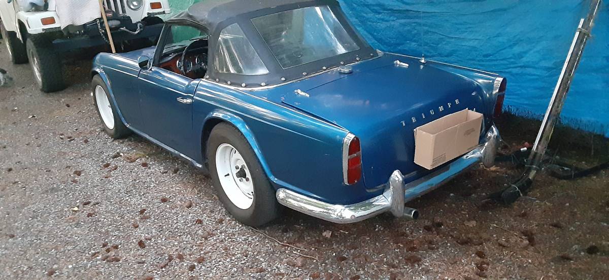 Triumph-tr4-1965-blue-16