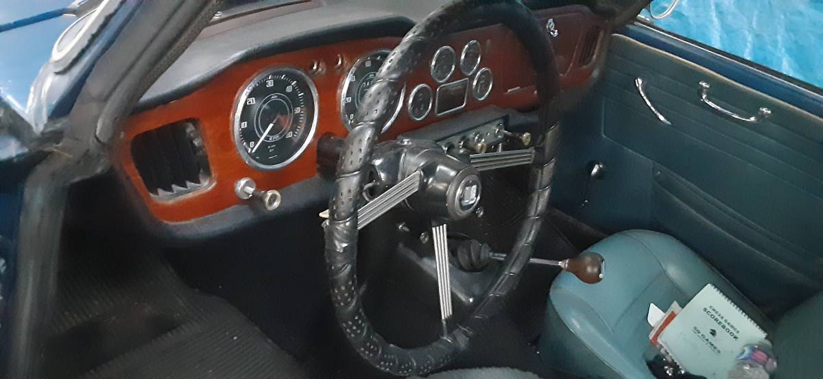 Triumph-tr4-1965-blue-2