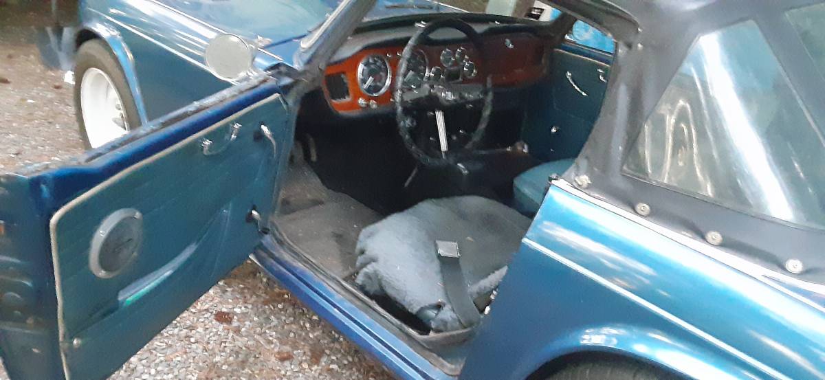 Triumph-tr4-1965-blue-3
