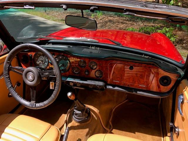 Triumph-tr6-1972-red