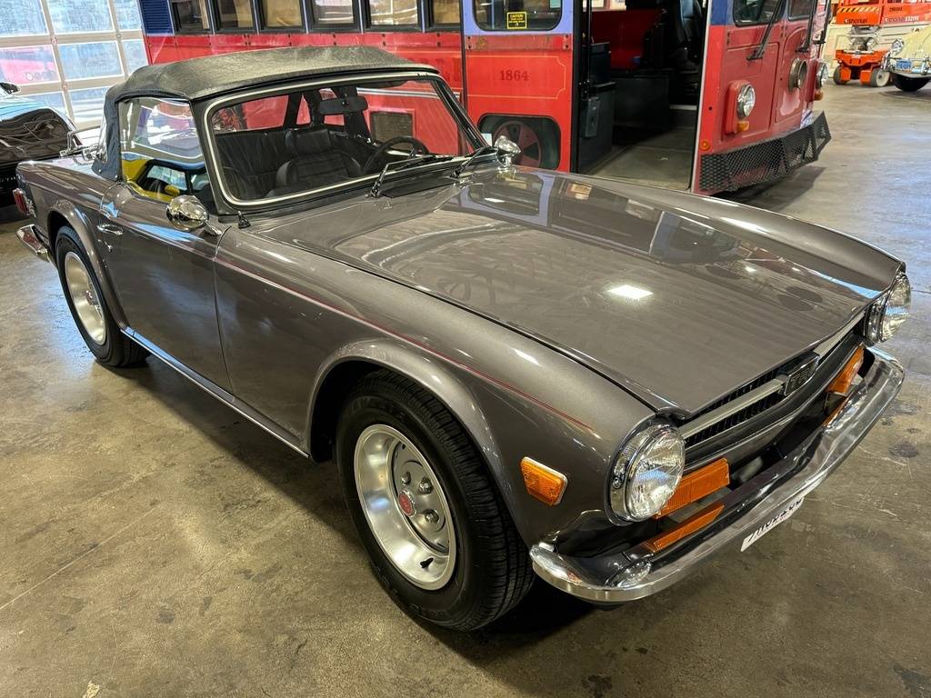 Triumph-tr6-1973-custom-1