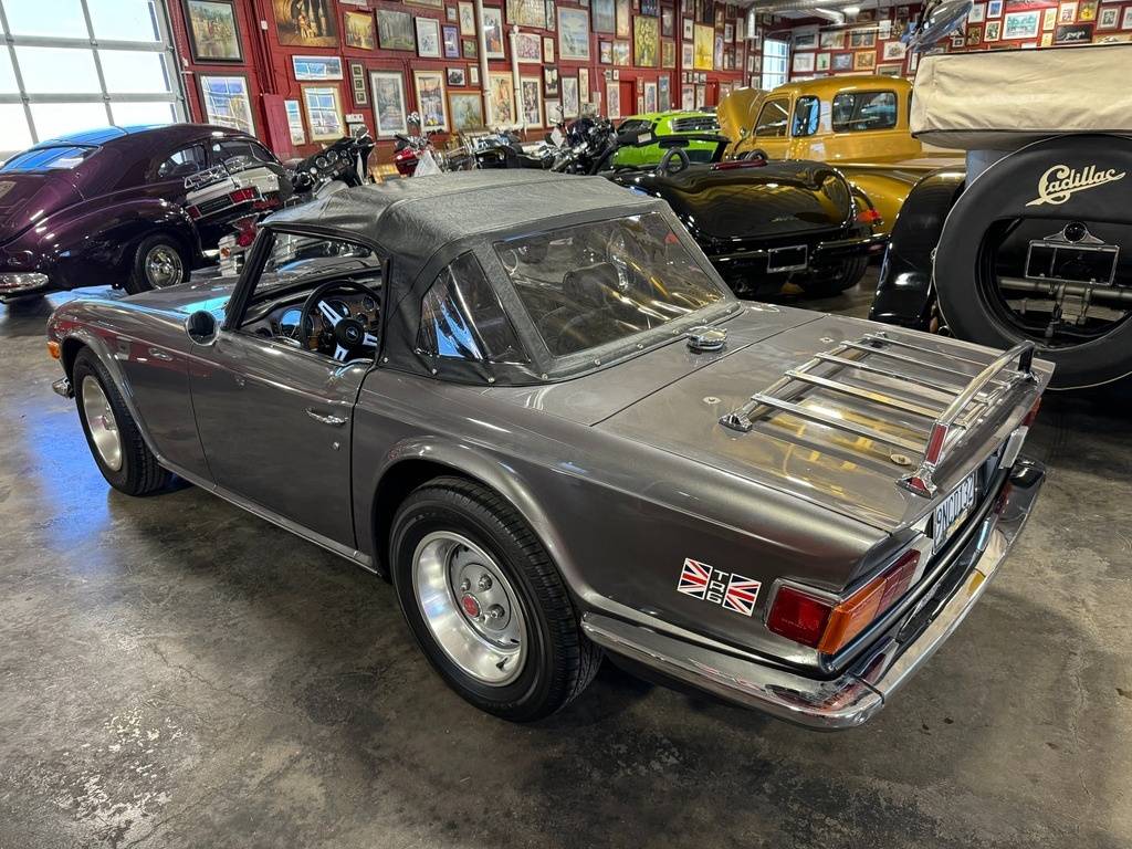 Triumph-tr6-1973-custom-11