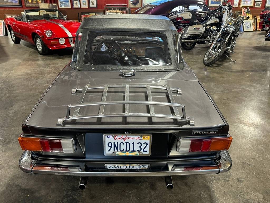 Triumph-tr6-1973-custom-12