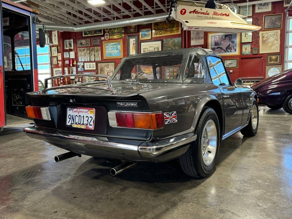 Triumph-tr6-1973-custom-41