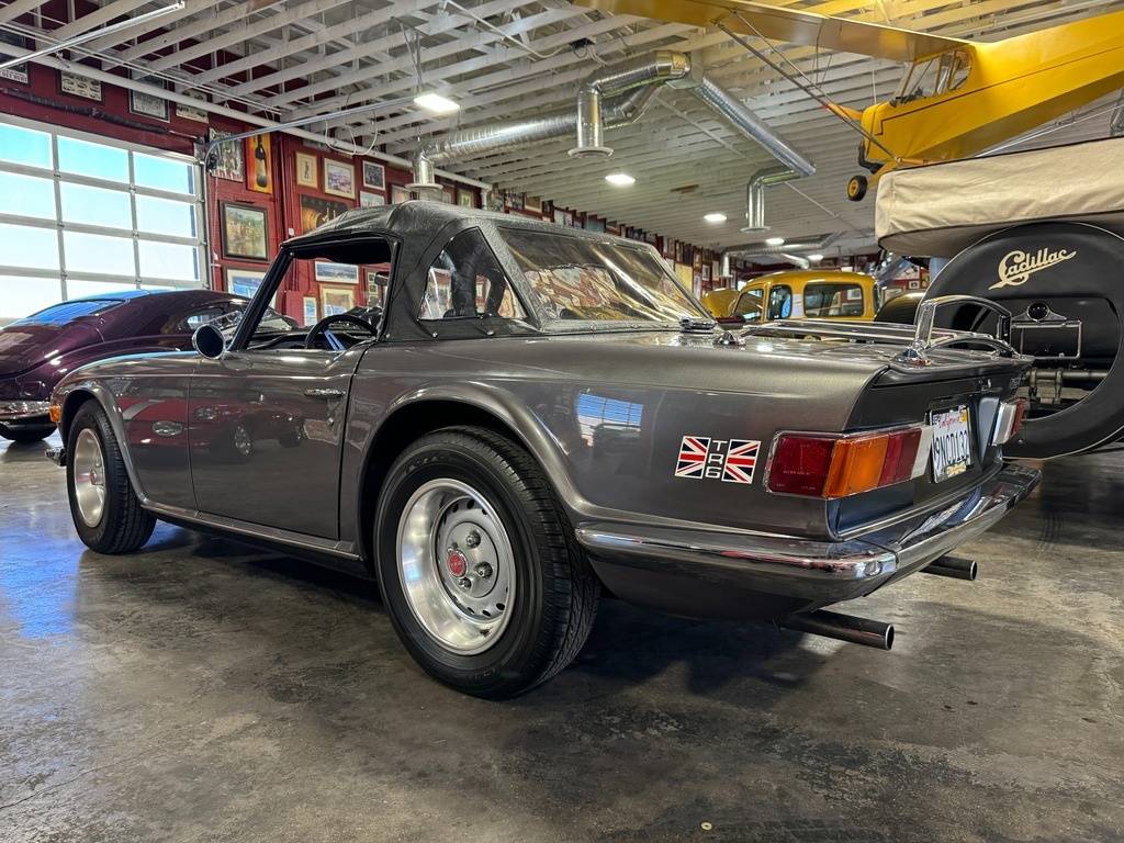 Triumph-tr6-1973-custom-53